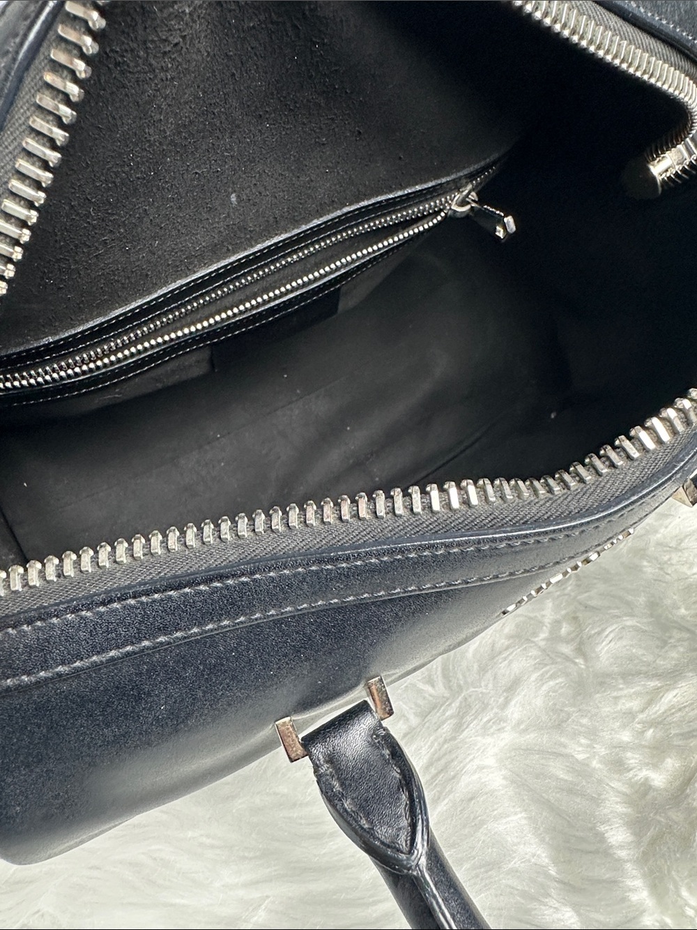 💯Authentic Givenchy Black Leather Star Satchel Crossbody Bag🍀 - Picture 8 of 16